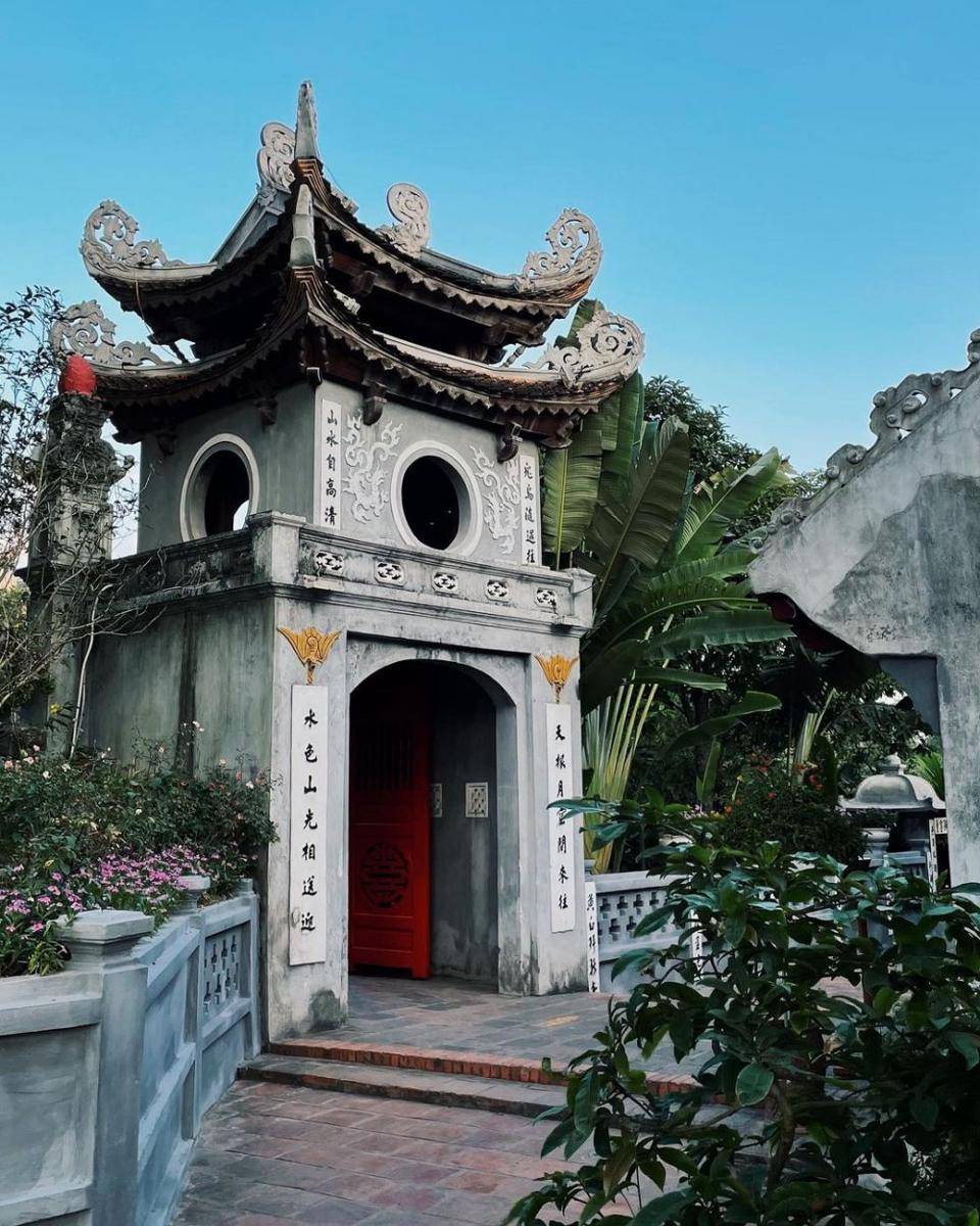 Ngoc son temple (instagram.com/__travelplanner)