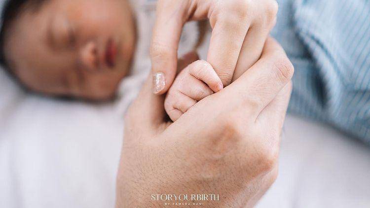 Pemotretan newborn baby Arkhanza (instagram.com/sylvia_fully88)