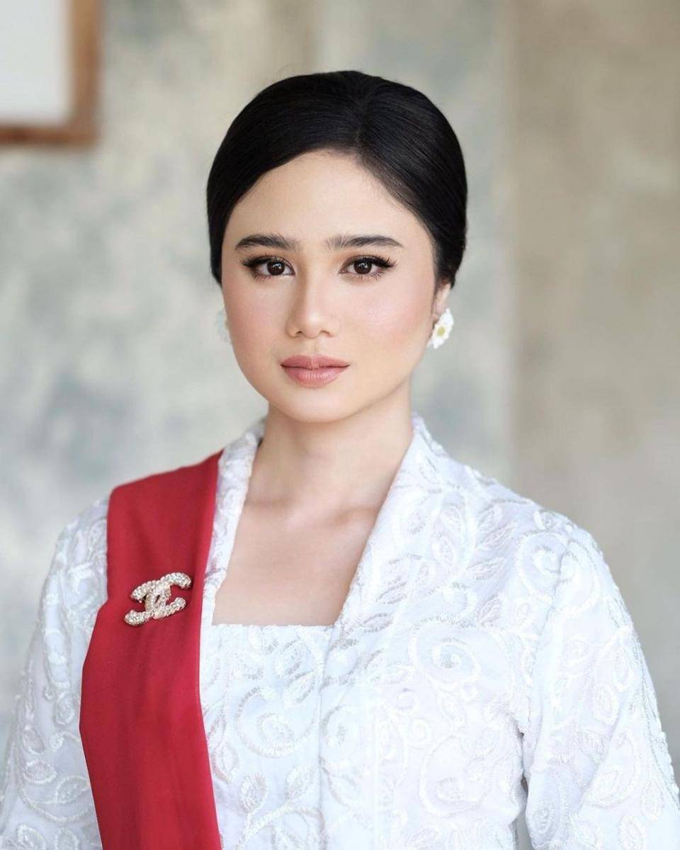 potret Tissa Biani pakai kebaya bak ibu pejabat (instagram.com/tissabiani)