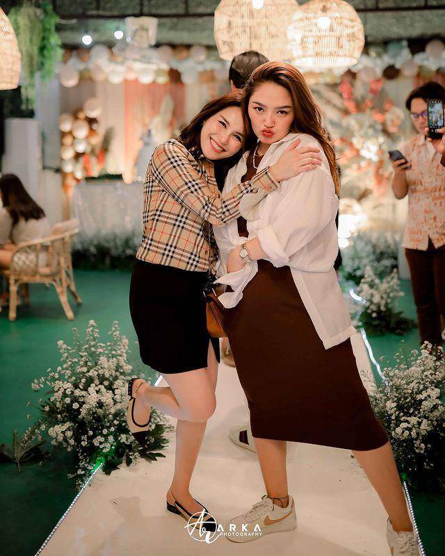 potret Ayu Ting Ting dan Siti Badriah (instagram.com/ayutingting92)