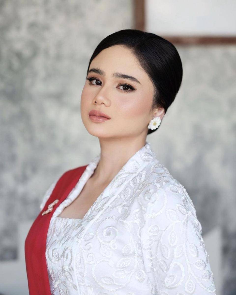 potret Tissa Biani pakai kebaya bak ibu pejabat (instagram.com/tissabiani)