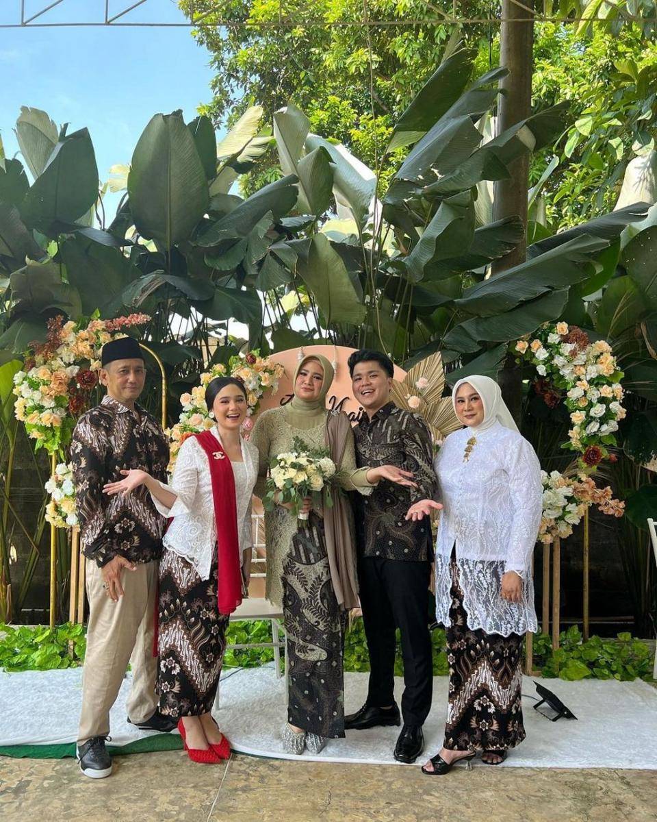 potret Tissa Biani pakai kebaya bak ibu pejabat (instagram.com/tissabiani)