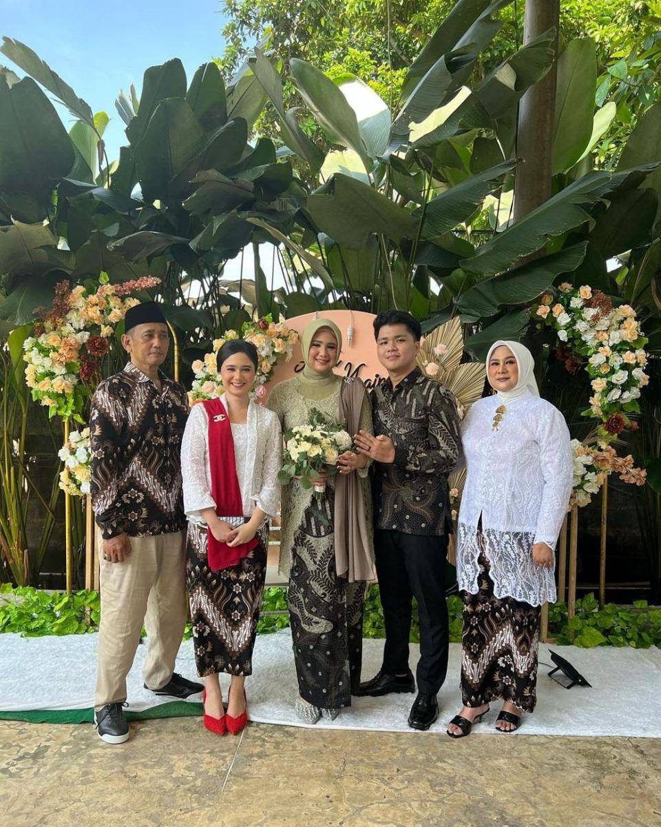 potret Tissa Biani pakai kebaya bak ibu pejabat (instagram.com/tissabiani)
