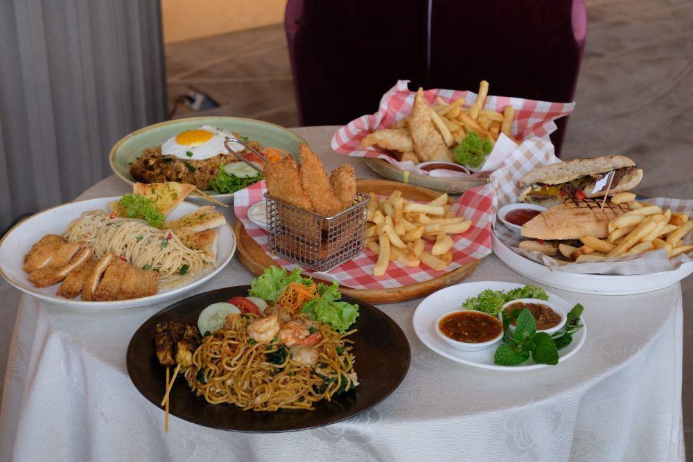 Menu spesial seperti Mie Goreng Proklamasi dan lainnya di Grand Mercure (Dok. IDN Times)