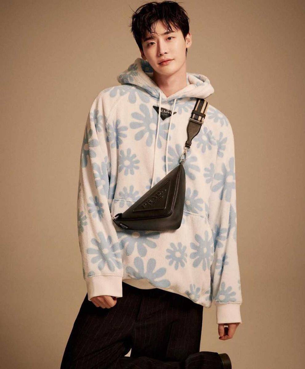 Lee Jong Suk (instagram.com/jongsuk0206)