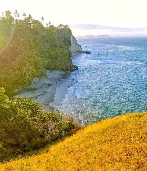 9 Potret Keindahan Pantai Mahembang, Pantai Eksotis di Sulawesi Utara
