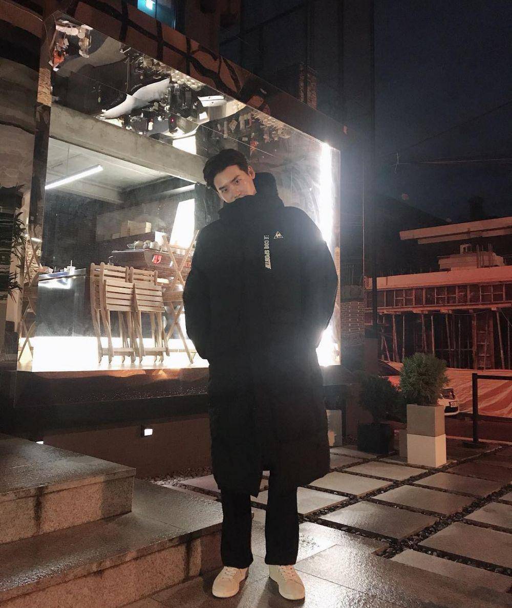 Lee Jong Suk (instagram.com/jongsuk0206)