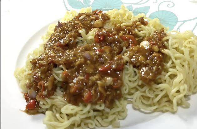Indomie, wijen sangrai, dan mayonais. (Youtube)