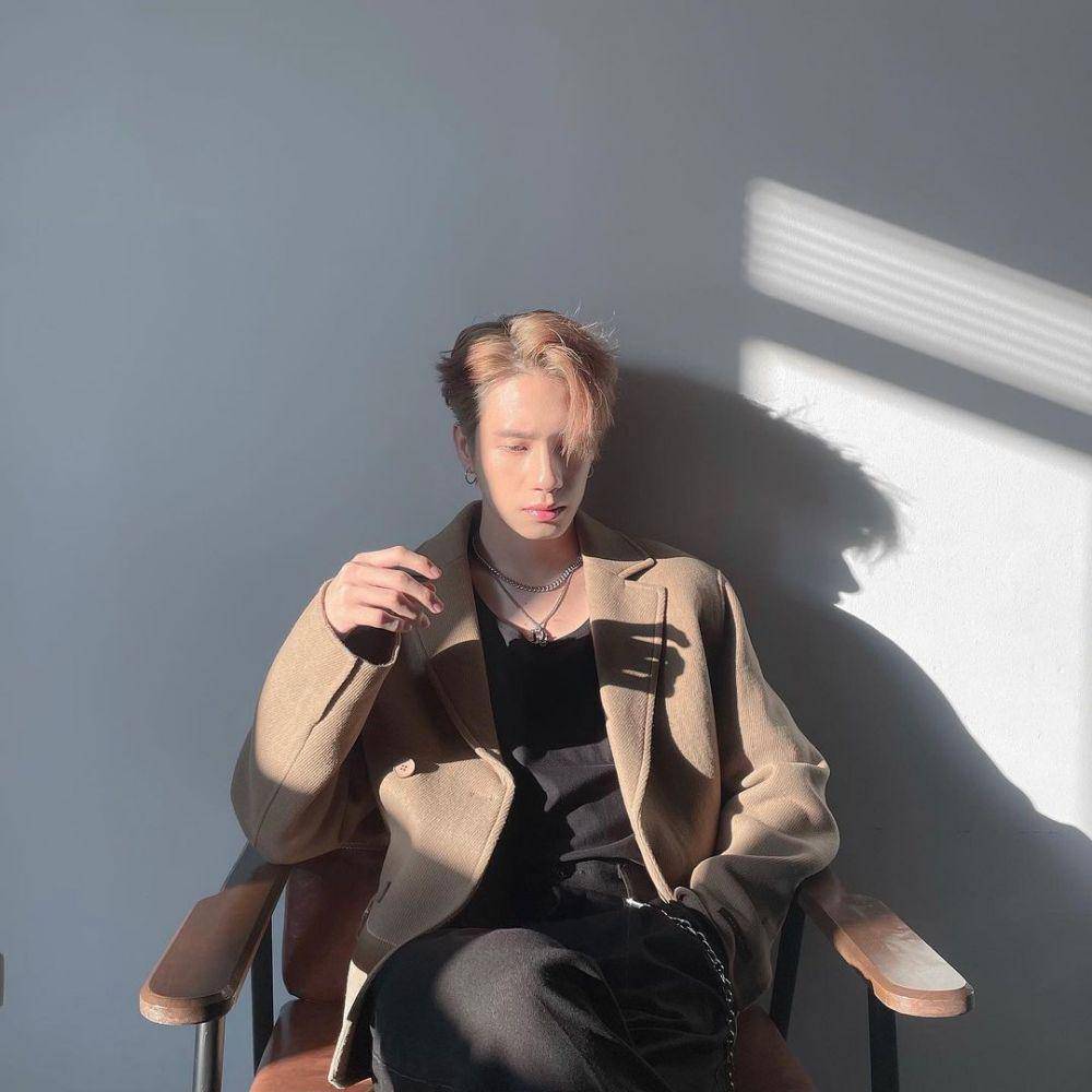 mix and match outer ala Prom Ratchapat (instagram.com/anotherboytj)