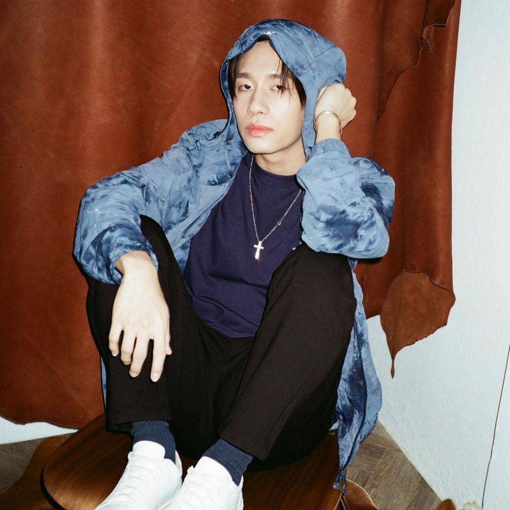 mix and match outer ala Prom Ratchapat (instagram.com/anotherboytj)