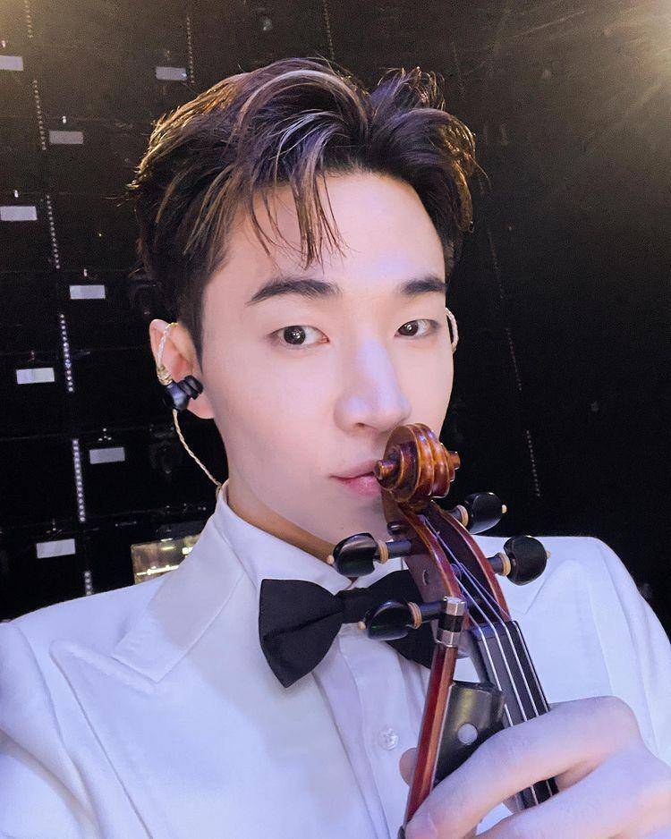 Henry Lau (instagram.com/henryl89/)