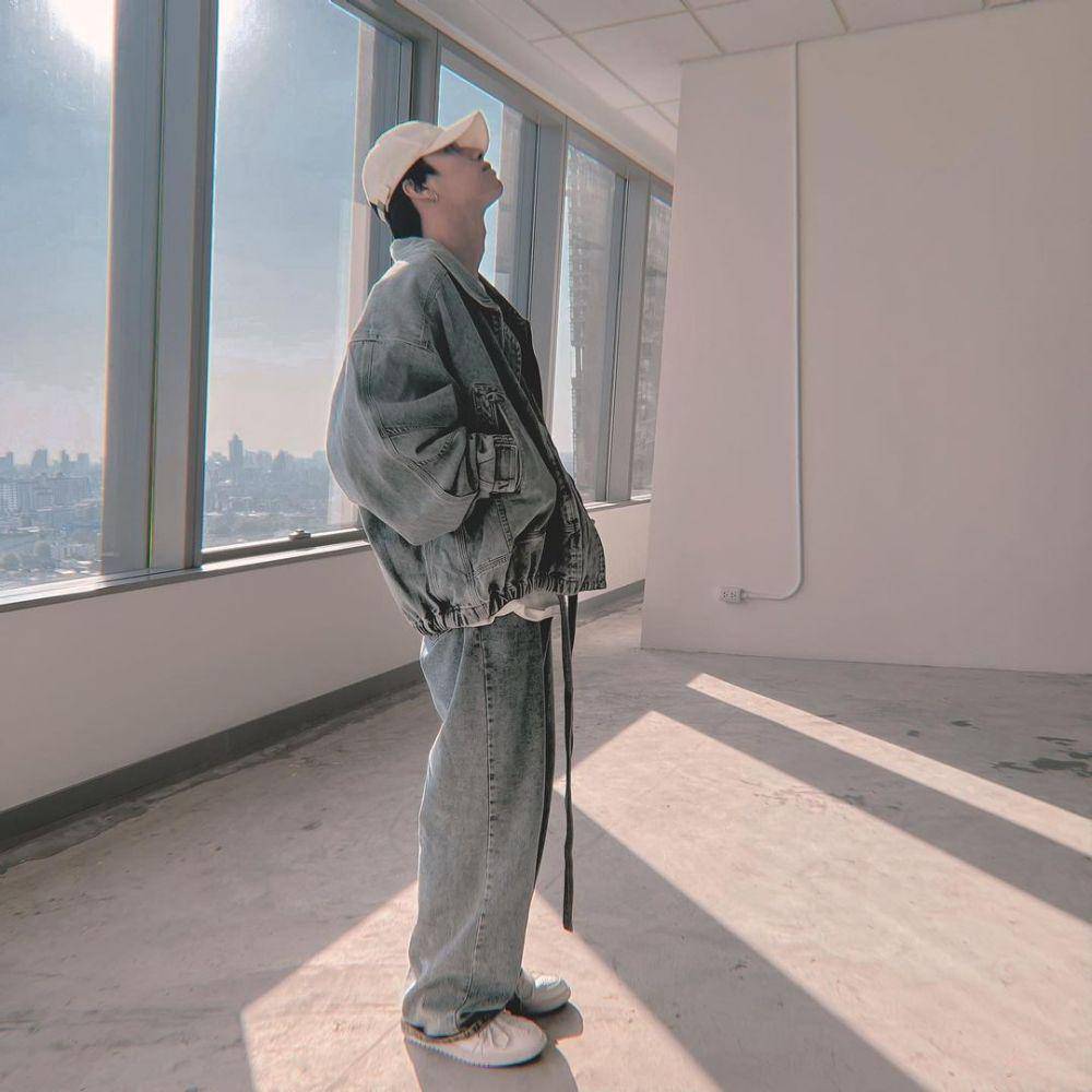 mix and match outer ala Prom Ratchapat (instagram.com/anotherboytj)