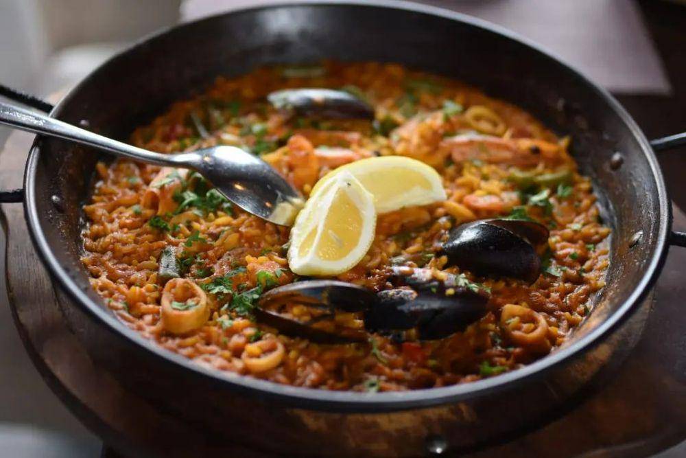 Paella (instagram.com/restoranmilagro)