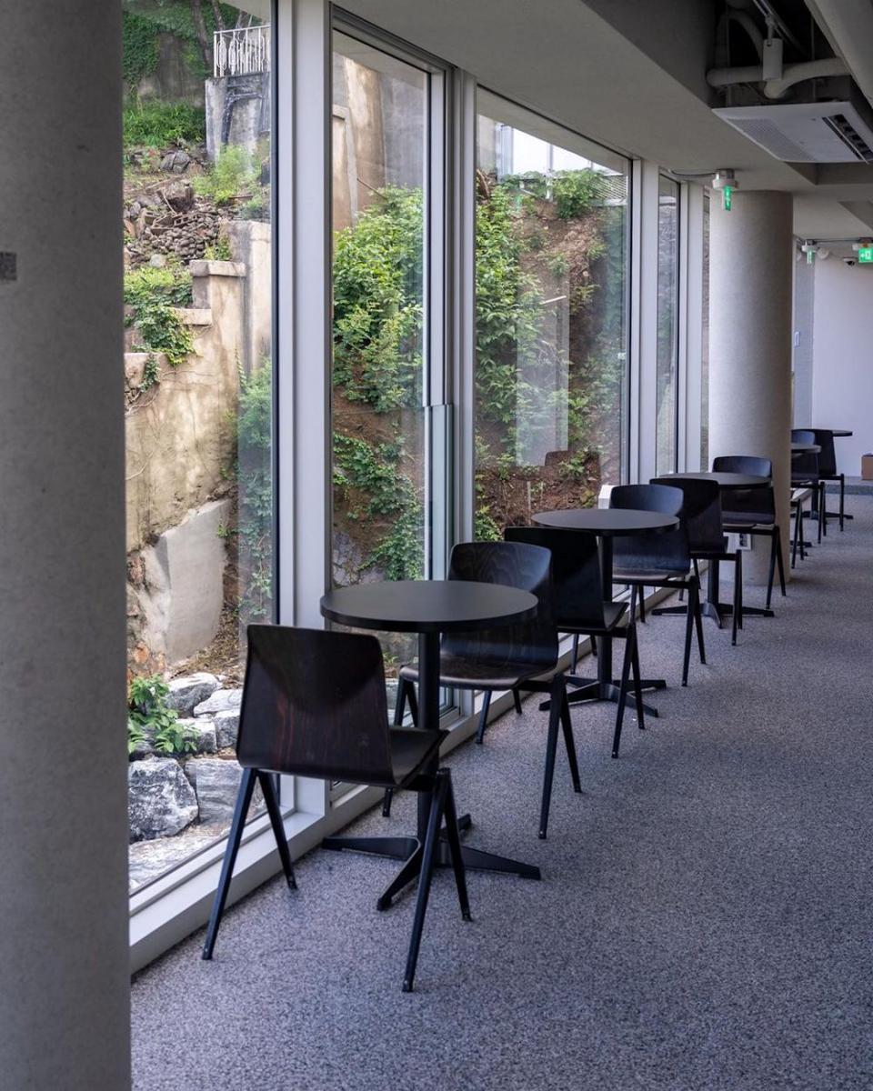 COMFORT Seoul Cafe (instagram.com/favkorea)