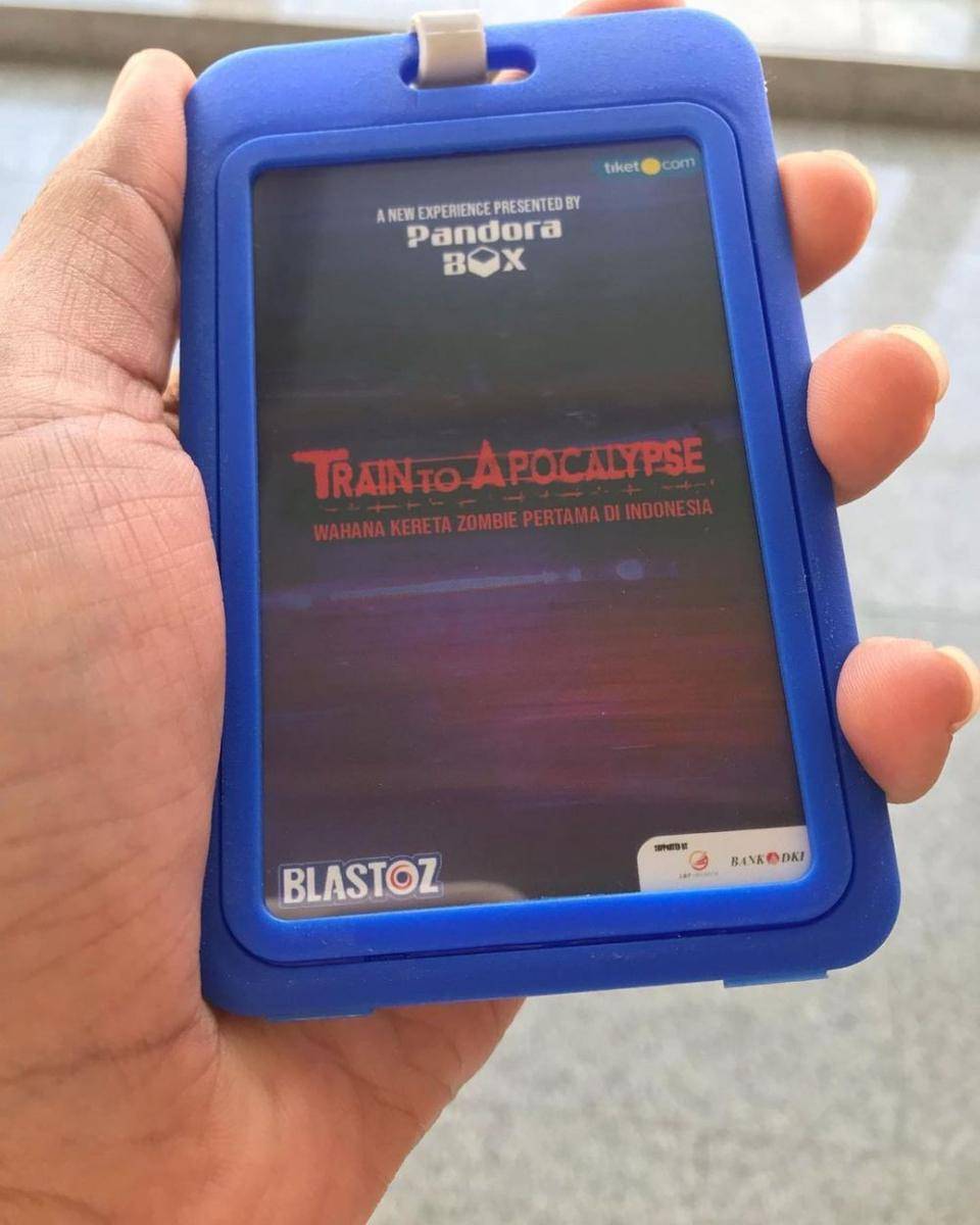 Kartu tap in&tap out wahana kereta zombie, Jakarta (instagram.com/juan_wilson87)