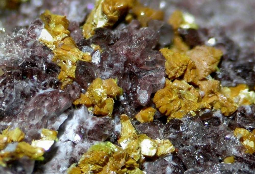ilustrasi carnotite (commons.wikimedia.org/Leon Hupperich)