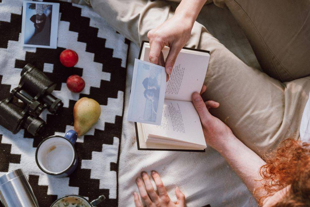 ilustrasi foto kenangan (pexels.com/@cottonbro)
