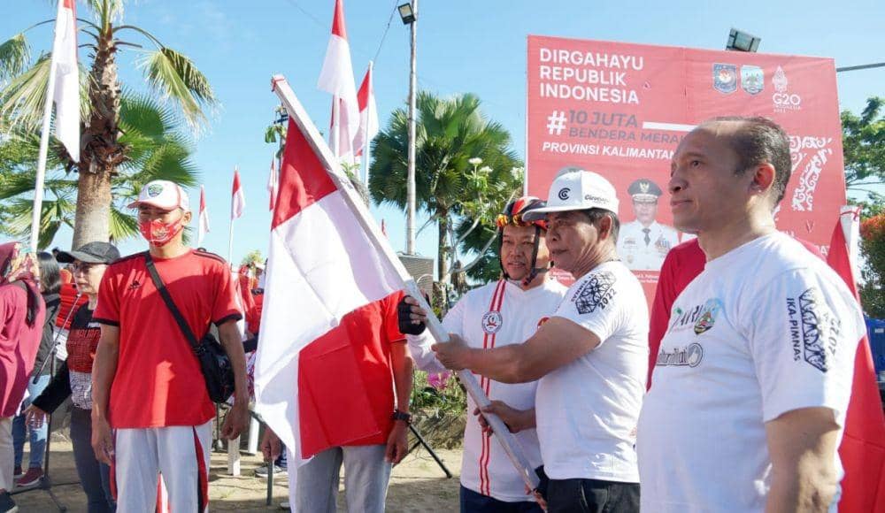 Pemprov Kaltara Membagikan 4 Ribu Bendera Merah Putih bagi Masyarakat