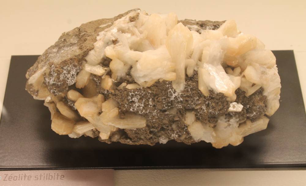ilustrasi zeolite (commons.wikimedia.org/Koreller)