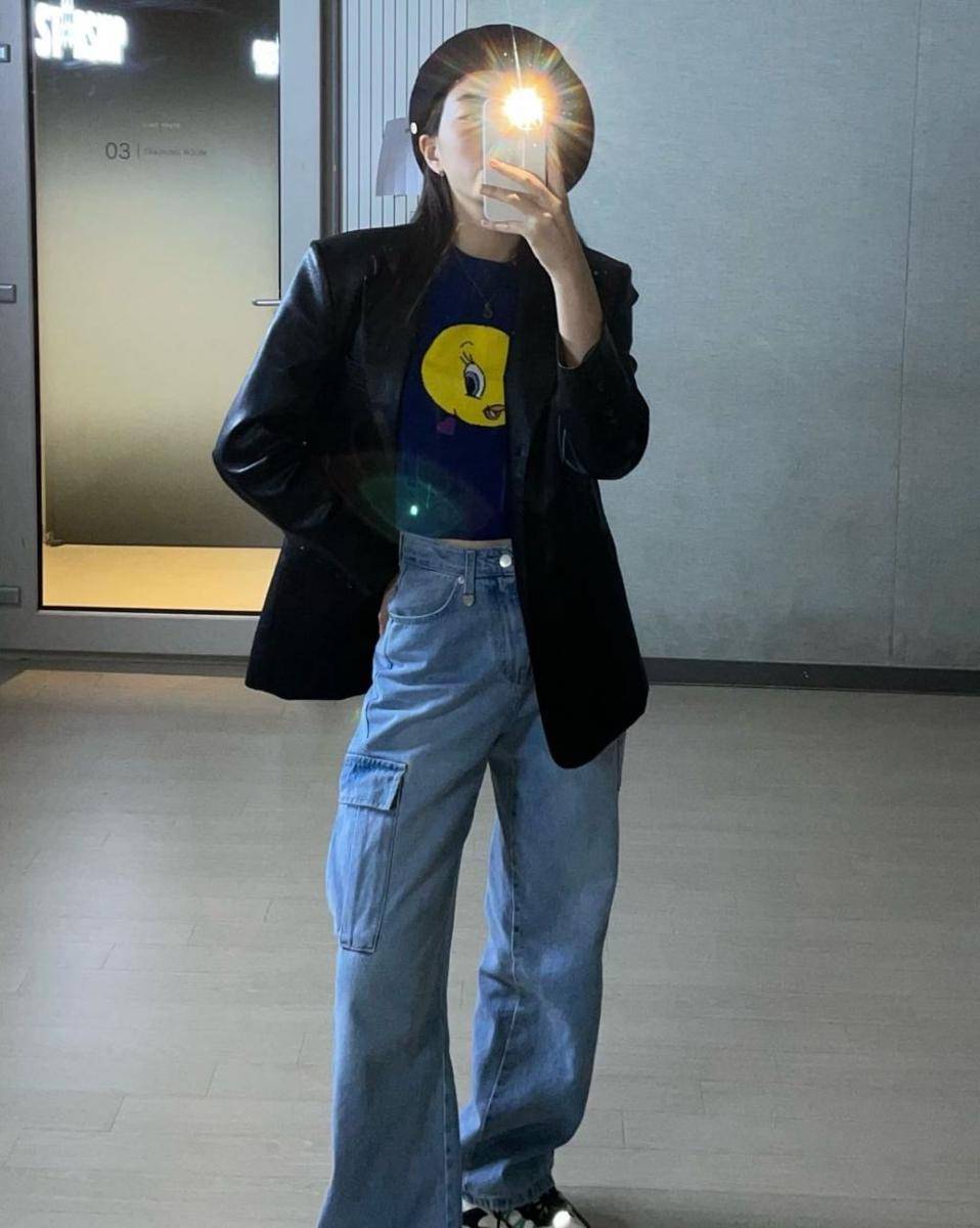 Outfit stylish dengan celana jeans (instagram.com/eeunseo._.v)