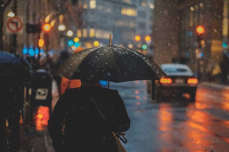 ilustrasi hujan deras (unsplash.com/Osman Rana)