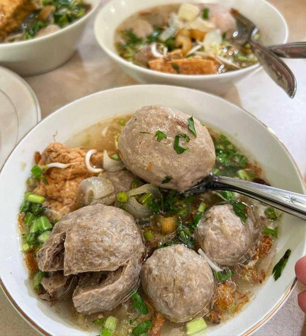 Bakso Cinta Rasa H. Mas Nur (instagram.com/eatineraryid)