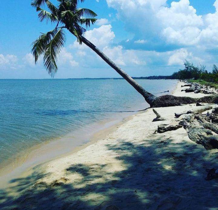 Pantai Teluk Bogam(instagram.com/rumiyatirika)