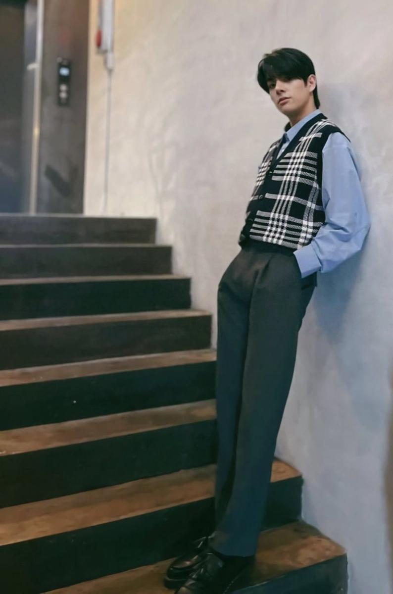 vest member ENHYPEN (twitter.com/TheDailyNoona)