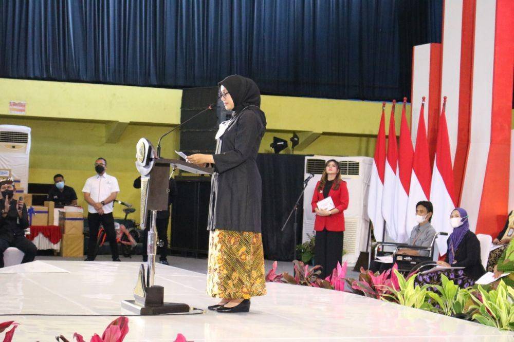 PT Permodalan Nasional Madani (PNM) bersama Kementerian Investasi/BKPM melakukan pemberdayaan dan pendampingan kepada pelaku ultra mikro perempuan di GOR Tawangalun, Kabupaten Banyuwangi, Jawa Timur (11/8/2022). (Dok. Pemkab Banyuwangi)