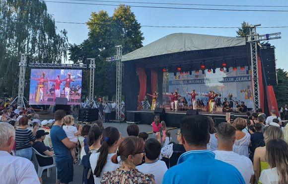 Tim Seni Indonesia di Festival Internasional Ceahlaul Piatra Neamț 2022. (dok. KBRI Bucharest)