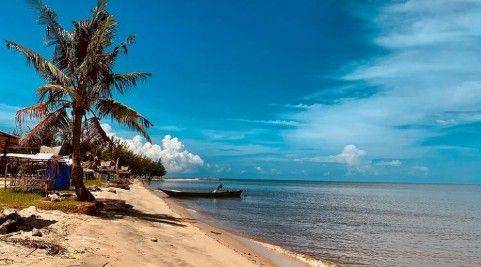 Pantai Teluk Bogam(instagram.com/devy_riyand)