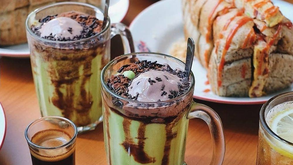 Es Alpukat Kopi (instagram.com/kedai_kokoho_bintaro)