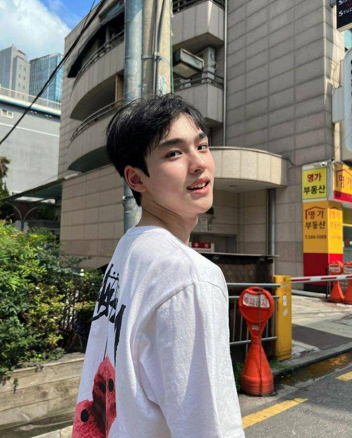 Moon Seong Hyun (instagram.com/seonghyunmoon_)