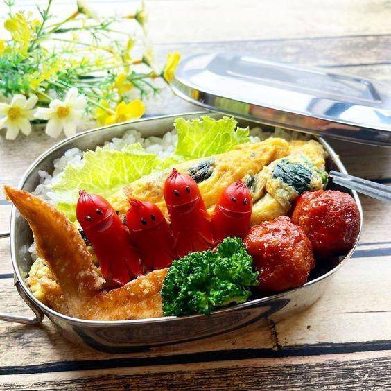 Ilustrasi nasi bento telur ayam (pinterest.com/bentoandco)