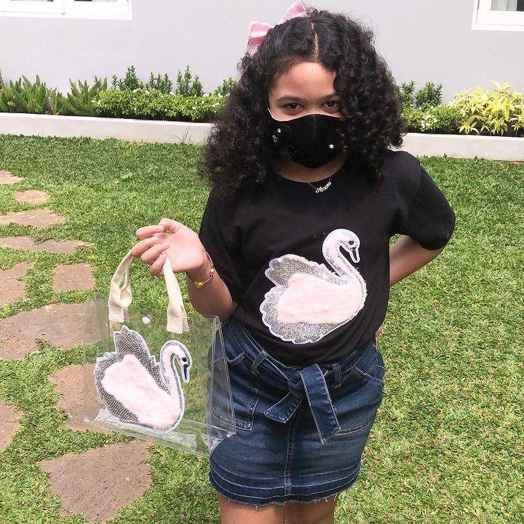 ilustrasi outfit Amora (instagram.com/amora_lemos05)