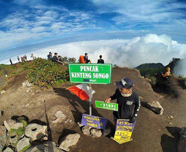 Puncak Gunung Merbabu (instagram.com/bagas_wachid)