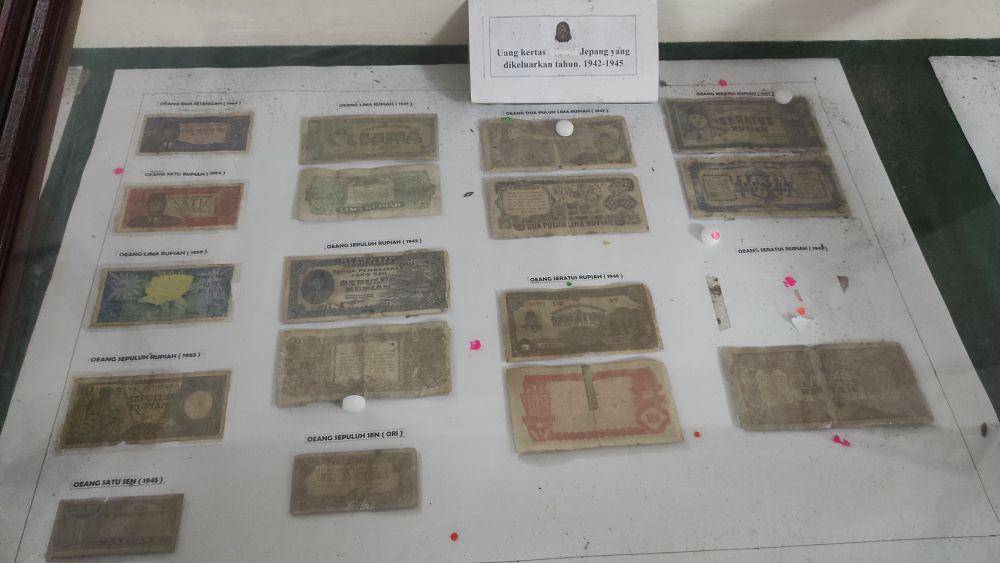 koleksi uang kuno di Museum Perjuangan Bogor (dok.pribadi/Surya Dharma)