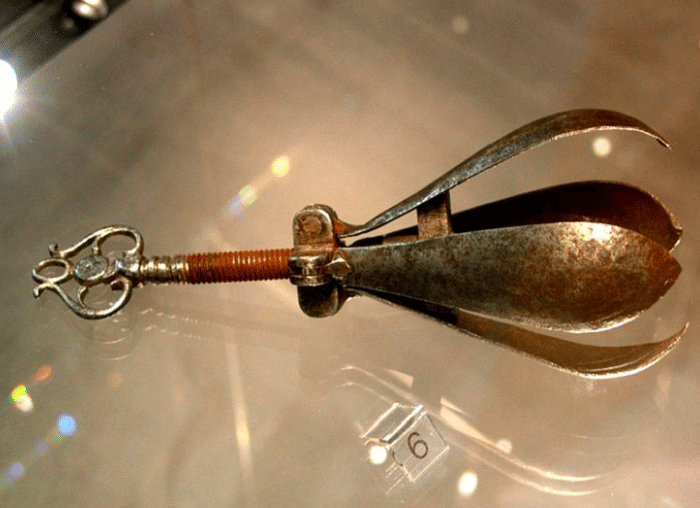 Pear of Anguish (dok. Museum der Festung Salzburg, Austria)