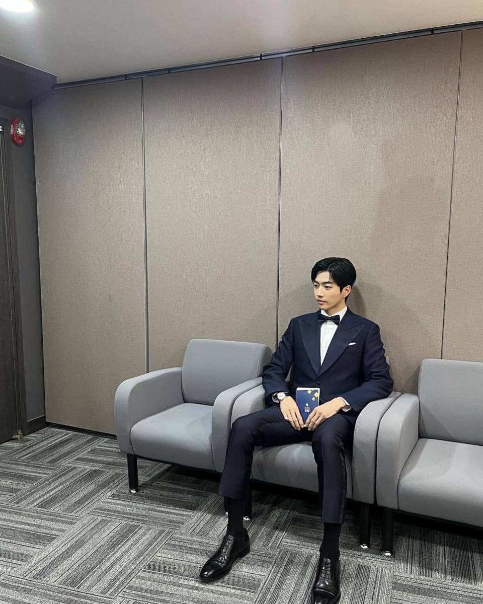 Kang Hoon (instagram.com/khoonyy)