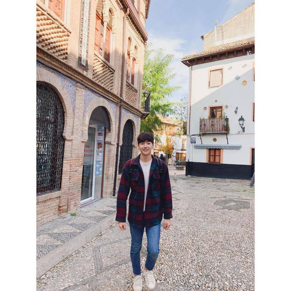 Kang Hoon (instagram.com/khoonyy)
