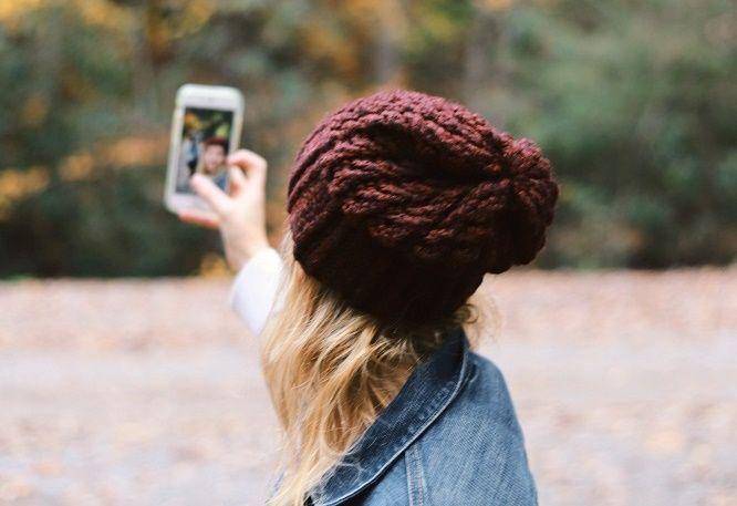 ilustrasi selfie (unsplash.com/Antoine Beauvillain)
