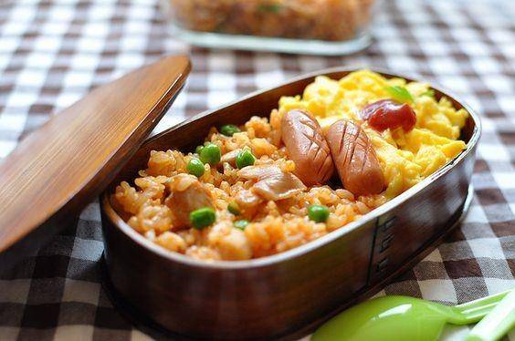 Ilustrasi bento nasi goreng (pinterest.com/soulsoupsoap)