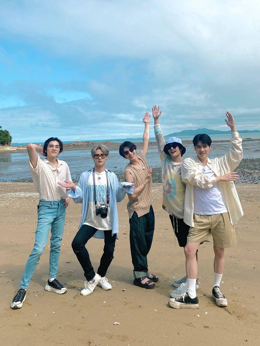 potret Kun, Ten, Xiaojun, Hendery, dan Yangyang WayV pada konten "The Summer Talk" (twitter.com/WayV_official)