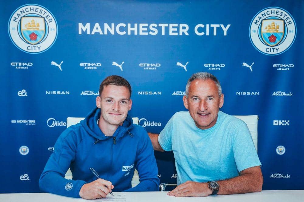 Bek baru Manchester City, Sergio Gomez (Twitter @ManCity)