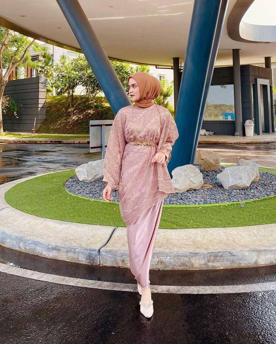Potret OOTD (Instagram.com/helwabasheel)