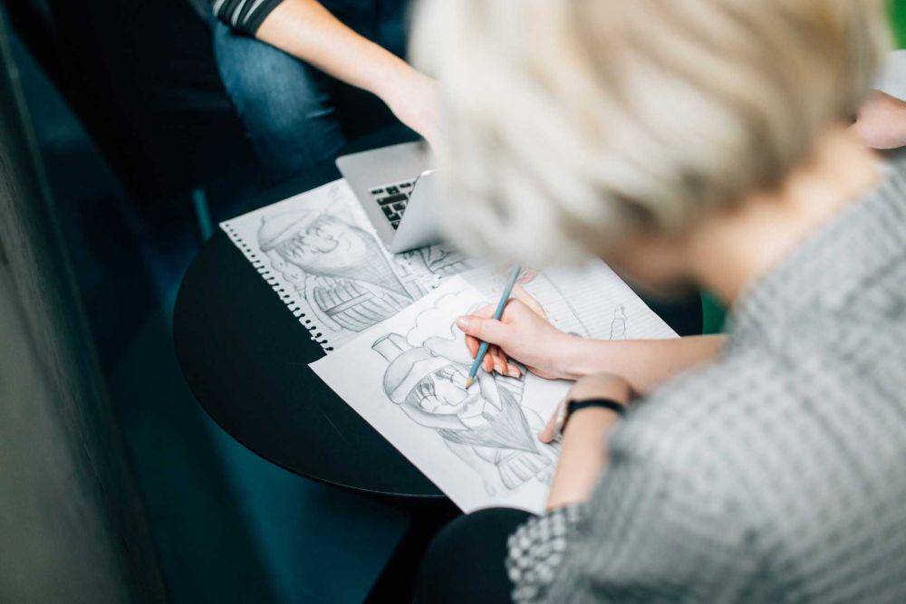 ilustrasi sketsa dengan pensil (unsplash.com/cikstefan)