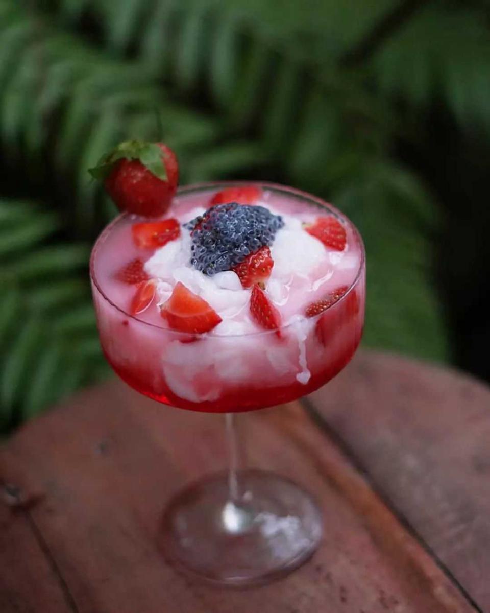 Resep Es Kopyor Merah Putih, Segarnya Menggelegar!