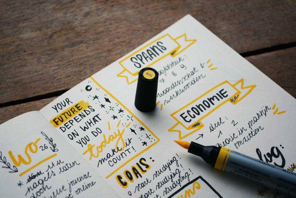 ilustrasi brush pen (unsplash.com/esteejanssens)