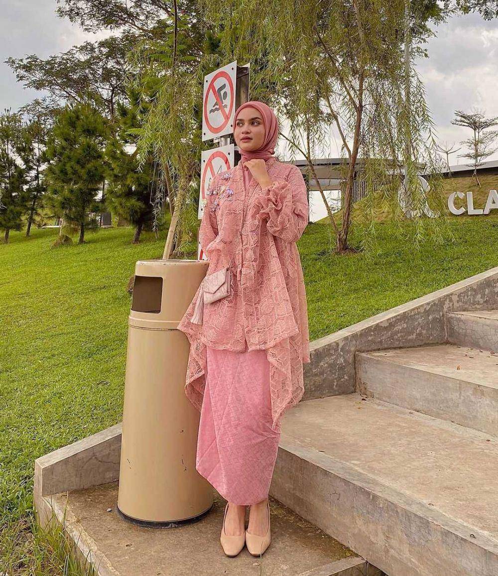 Potret OOTD (instagram.com/helwabasheel)