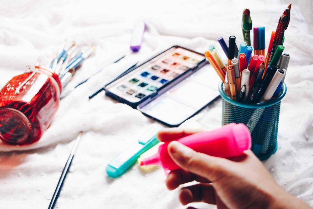 ilustrasi highlighter (unsplash.com/stationery_hoe)
